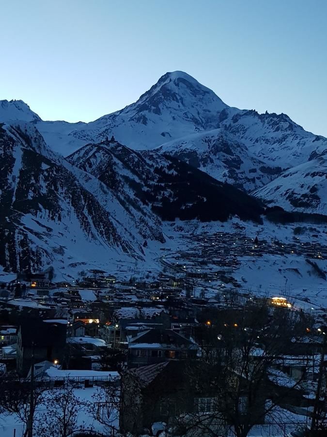 Отель Hilltop Kazbegi Степанцминда